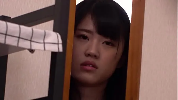 新尖端长达3厘米！”我和可爱妹妹的性生活几乎不比乱伦少。 即使我知道这是错误的...我哥哥的龟头刺激了我妹妹的阴户的入口并打破了我的理智...[第1部分酷的剪辑
