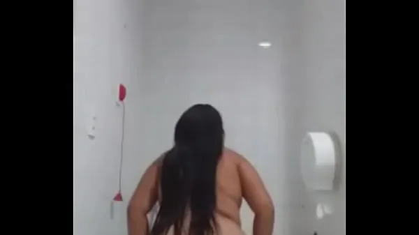 Új Fat girl in the bathroom dancing klassz klip