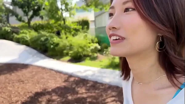 新part1 Chiyu有一个苗条的身体。 洗完澡后，她神清气爽地回来，与她接吻并开始做爱。 她有一张色情的脸，你不会想到她平时的亮度酷的剪辑
